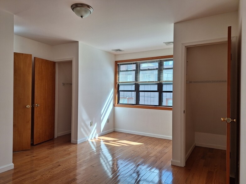 3rd floor bedroom 1 - 1229 Wood St