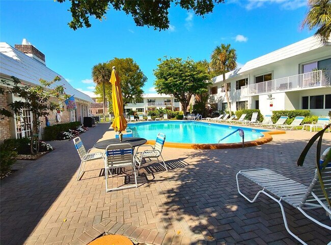 Building Photo - 412 S Cypress Rd