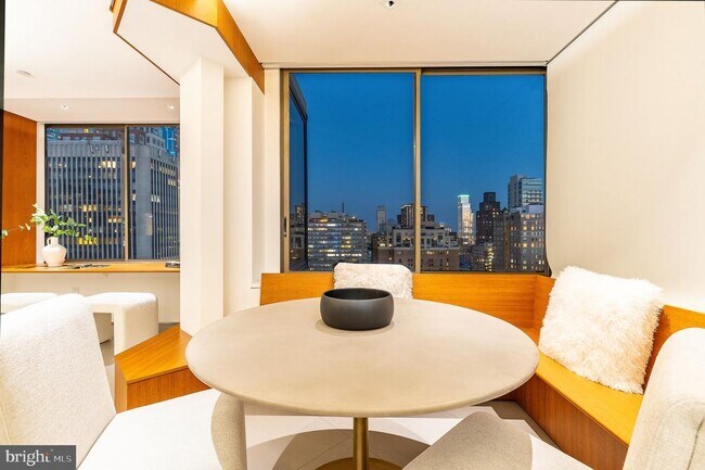 Building Photo - 210 W Rittenhouse Square