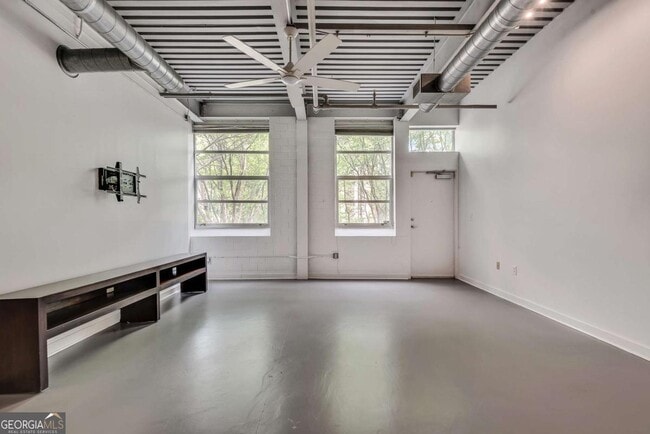 Building Photo - 400 Village Pkwy