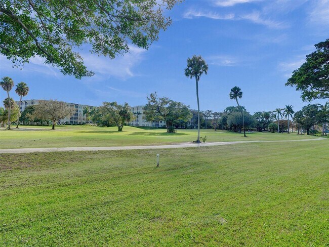 Building Photo - 3700 Oaks Clubhouse Dr