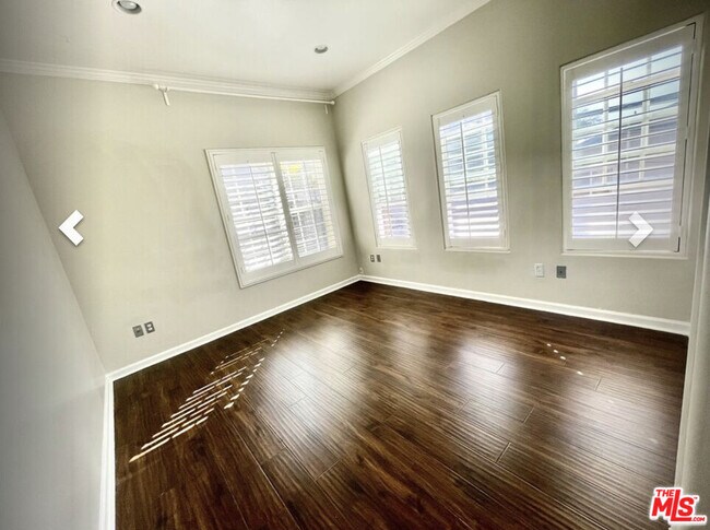 Building Photo - 909 S Gramercy Pl
