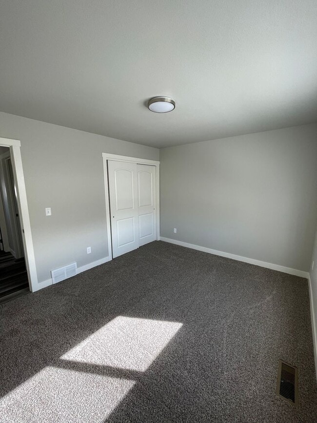 Building Photo - ~Applications Pending~ Newer 4 Bed, 3 Bath, 3 Car Garage Home for Rent