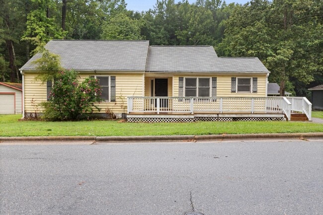 Primary Photo - 1301 Roundtree Dr