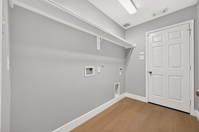 Building Photo - 22210 Bellow Glen Dr