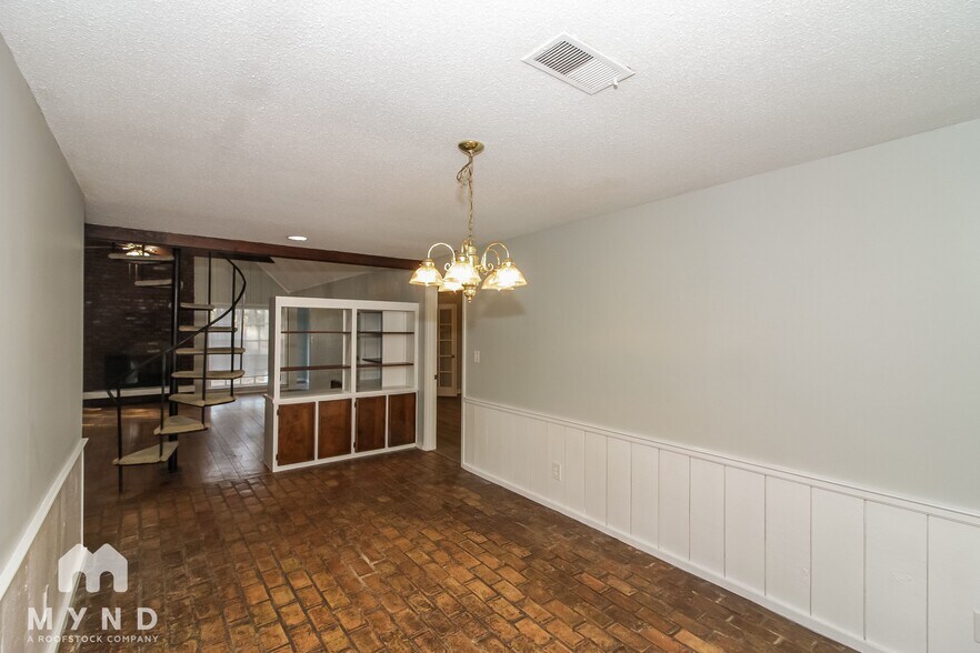 Building Photo - 2201 Montego Dr