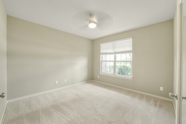 Building Photo - 9651 Thimbleweed Dr