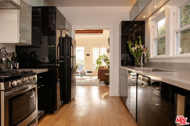 Building Photo - 1510 Electric Ave