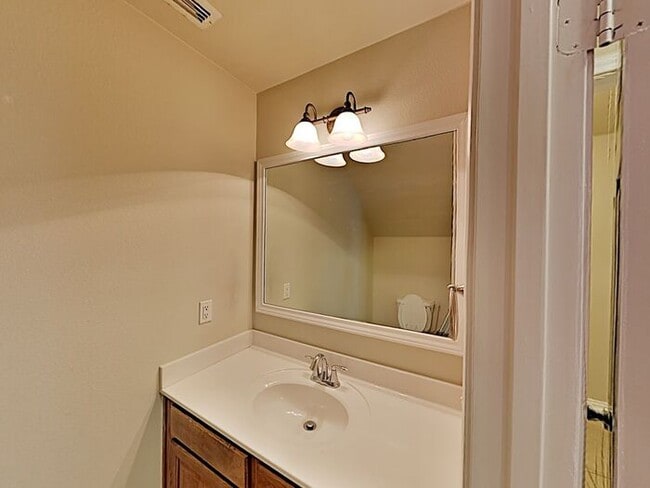 Building Photo - No App Fees. 1 Month Free Rent*