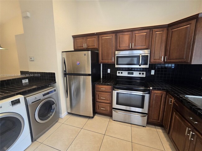 Building Photo - 3906 SW 48th Ave