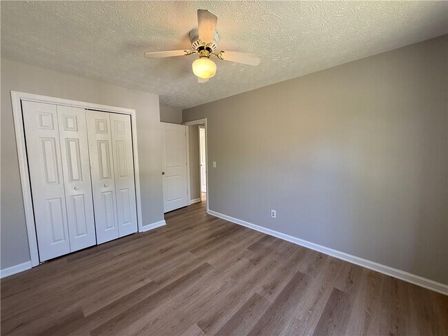 Building Photo - 979 Sugar Crossing Ln