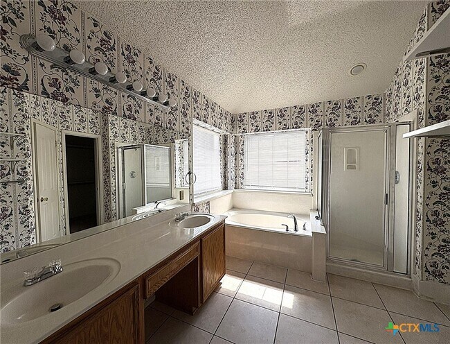 Building Photo - 607 Ottawa Dr