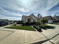 Building Photo - 2462 Gallery Dr