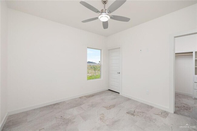 Building Photo - 321 Merida Dr