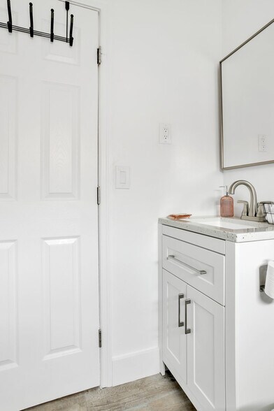 Building Photo - 1598 NE 38th St