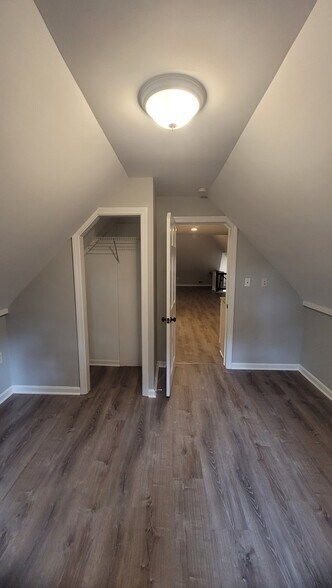 Building Photo - 11 Maple Ave