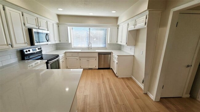 Building Photo - 11921 Shady Trail Ln