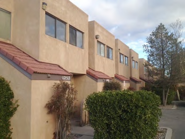 Building Photo - Ortiz Place Townhomes