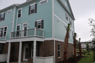 Building Photo - 8459 Waltzing Waves Ct