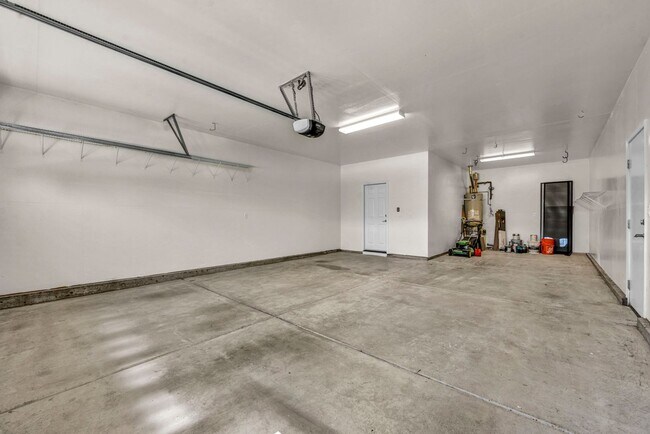Building Photo - 10740 Cedar Rock Dr