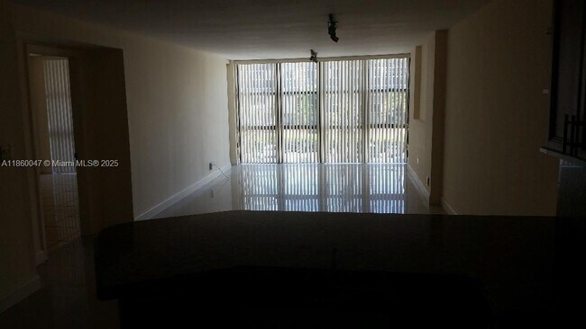 Building Photo - 800 Parkview Dr