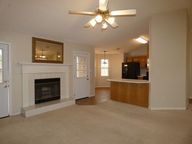 Building Photo - Spacious 3-Bedroom Home