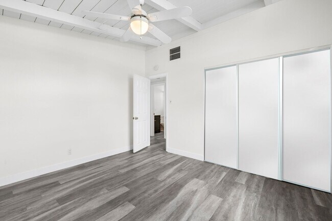 Building Photo - 316 E 21st St