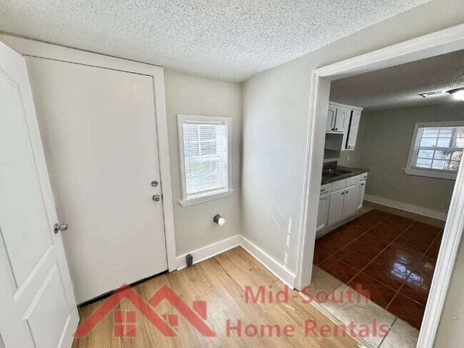 Building Photo - 2603 Carnes Ave