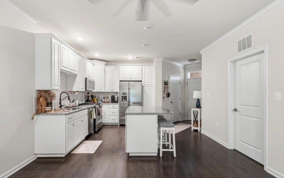 Building Photo - 23255 Milltown Knoll Sq