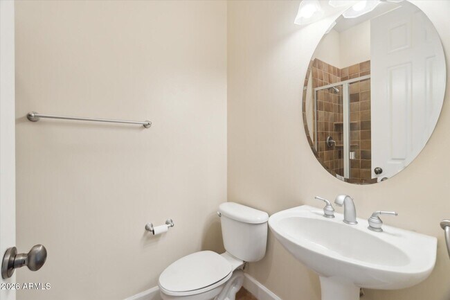 Building Photo - 8451 E High Point Dr