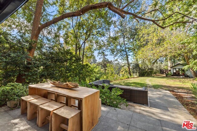 Building Photo - 5721 Valley Oak Dr