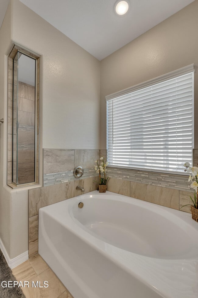 Building Photo - 912 Crystal Deer Dr