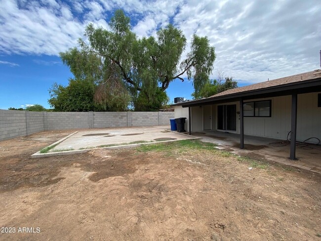 Building Photo - 3510 W Carla Vista Dr