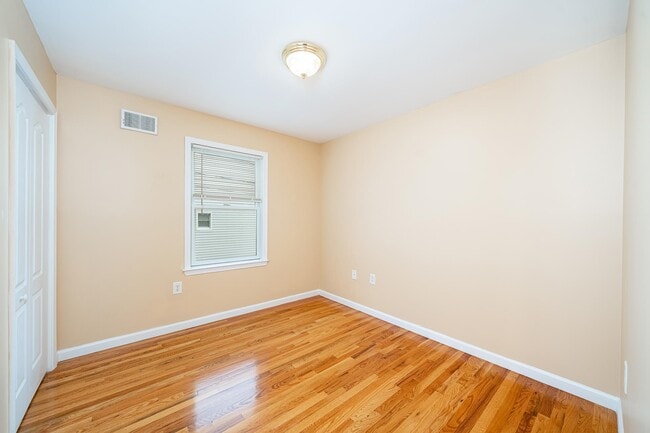 Building Photo - 43 Manhattan Ave