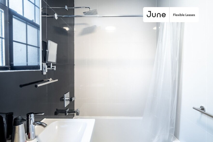 Building Photo - Harmonious ROOM at The Clark House