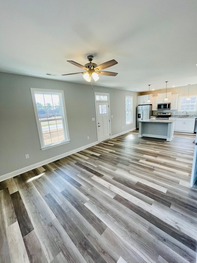 Building Photo - Adorable 2bd/2.5ba cottage in downtown Aynor - Ready for move in!!