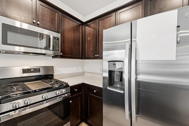 Building Photo - 6013 Eden Dr
