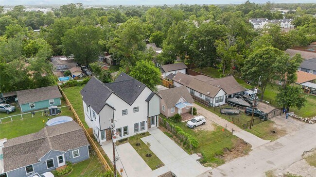 Building Photo - 7805 Farnsworth St