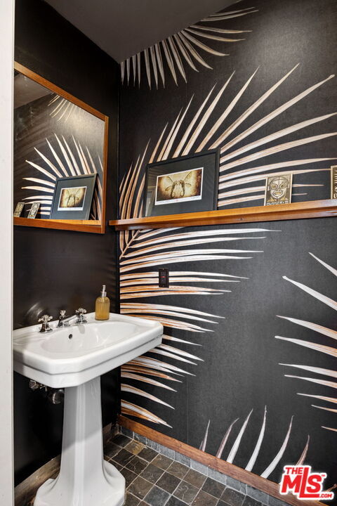 Building Photo - 334 Crane Blvd