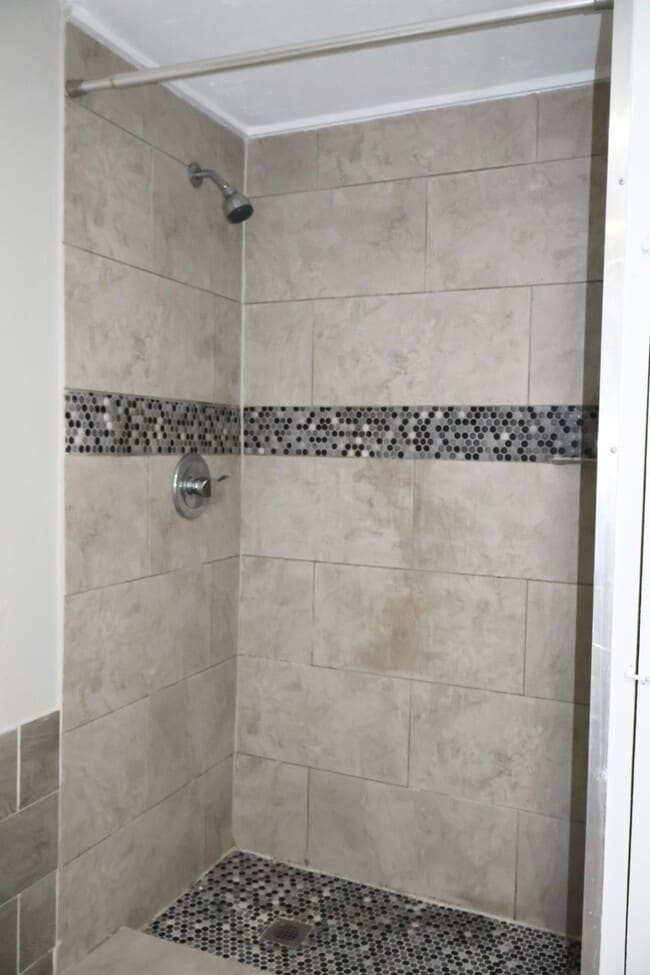 Building Photo - 7515 Bayway Dr