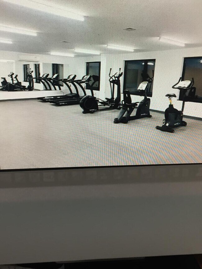 Gym Room - 6298 Woodhaven Blvd