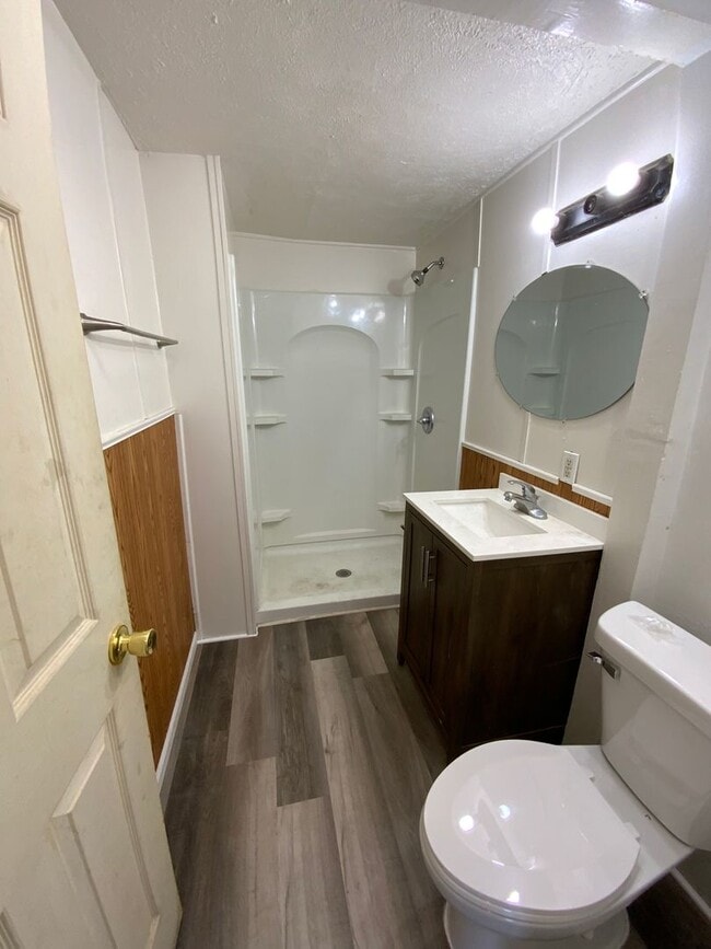 Building Photo - Charming 2-Bedroom, 1-Bathroom Home – $895/Month | Accepting Section 8 South Bend, IN