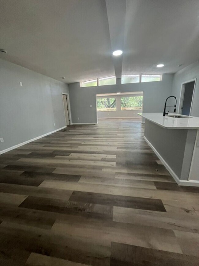 Building Photo - Stunning Riverfront 3BR/2BA Home on the Scenic Withlacoochee River!