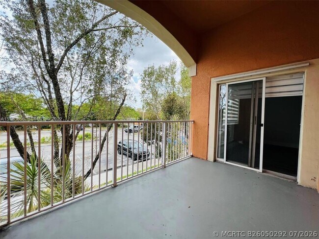 Building Photo - 6944 SW 39th St