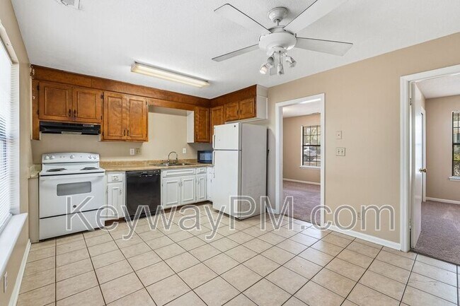 Building Photo - 912 Jones Dr