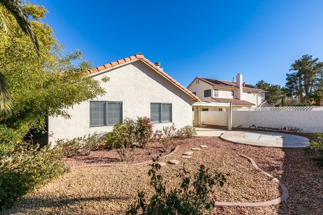 Building Photo - Lovely 1 story home near Warm Springs and Green Valley Pkwy with LARGE backyard!