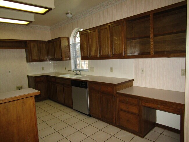 Building Photo - 6106 John Chisum Ln