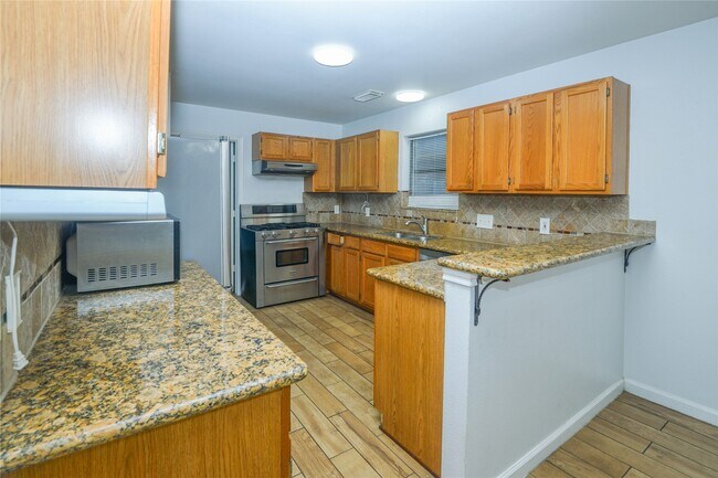 Building Photo - 17902 Autumn Hills Dr
