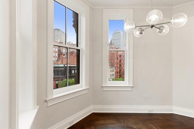 Building Photo - 121 Newbury St
