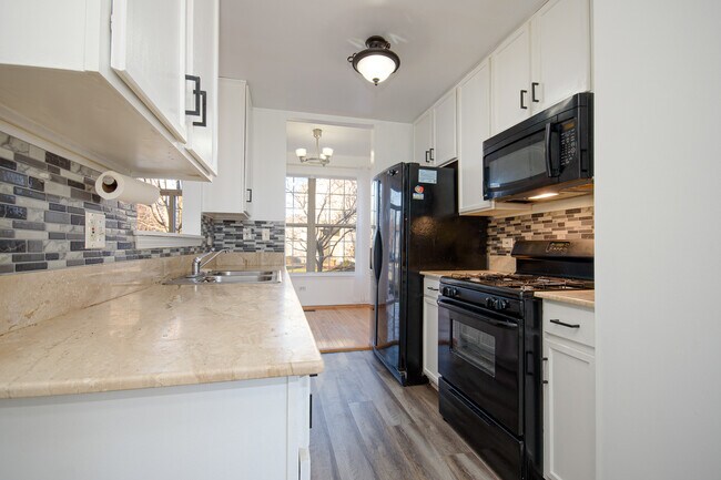 Building Photo - 2976 White Thorn Cir